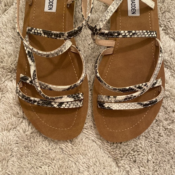 Steve Madden Snake Skin Print Sandals - 7.5 - Picture 5 of 8